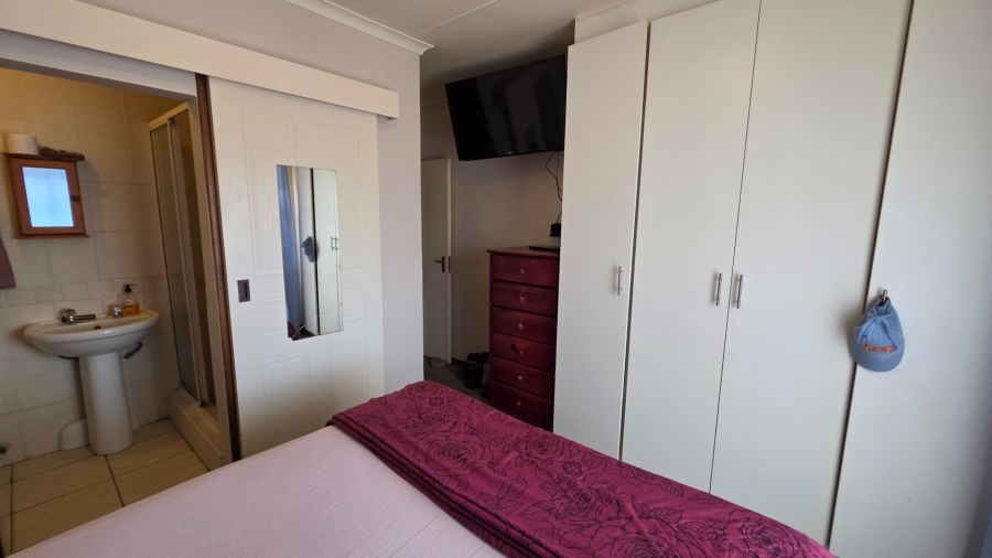 2 Bedroom Property for Sale in Heiderand Western Cape